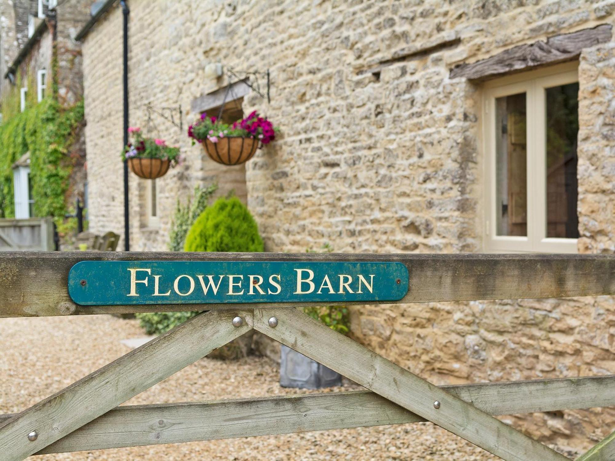 Flowers Barn Daglingworth Extérieur photo